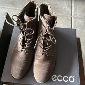 Ecco Women's Brown Lace-Up Boots
